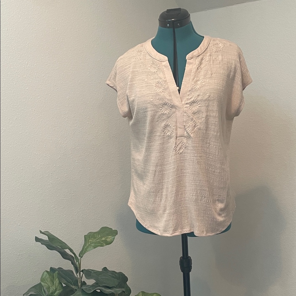 Cable & Gauge Blush Embroidered V-Neck Cap-Sleeve Top